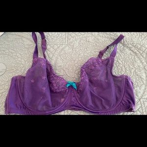 Cacique bra 42DDD. Non smoking home. Gently worn.